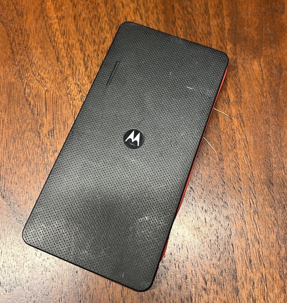 Motorola Power Pack Slim 4000 mAh Portable Battery Charger P4000 Black Red